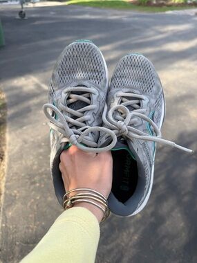 Saucony Light Gray Running Shoes with Teal Accents